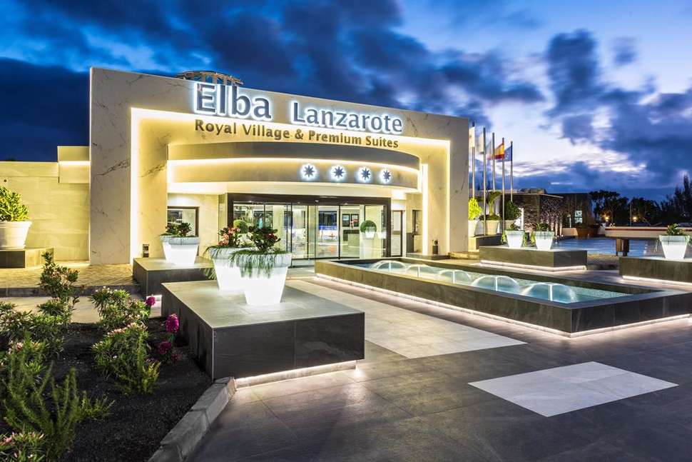 Een foto van de buitenkant van Elba Lanzarote Royal Village Resort