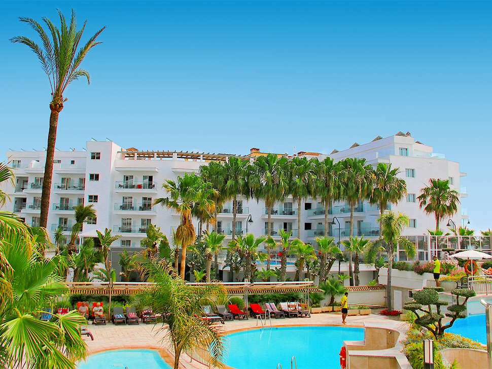 Een foto van het zwembad bij Sol Torremolinos Don Marco