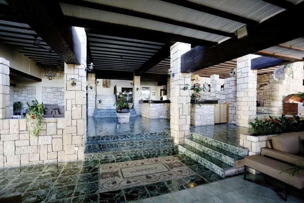 Een foto van het interieur van Dionysos Central Hotel