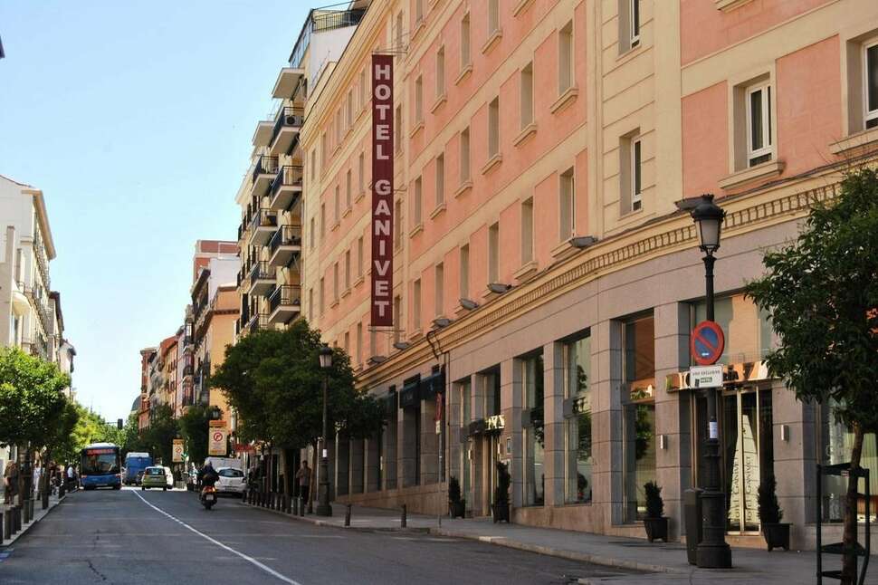 Een foto van de buitenkant van Hotel Porcel Ganivet