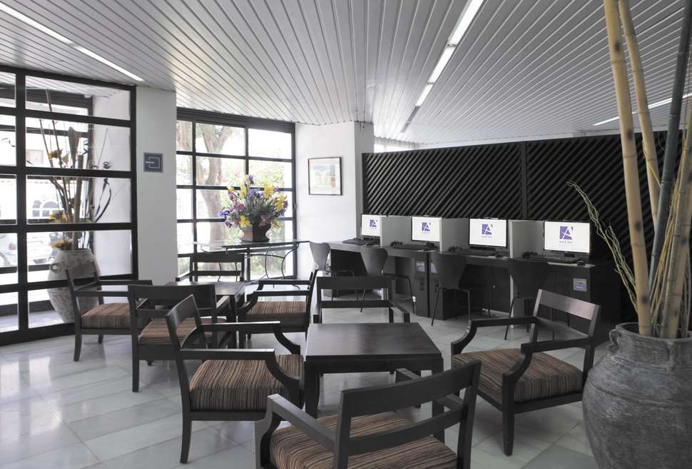 Een foto van het interieur van azuLine Hotel Mar Amantis I & II