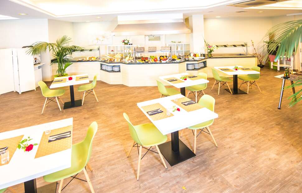 Een foto van de faciliteiten bij Ona Cala Pi Club Aparthotel