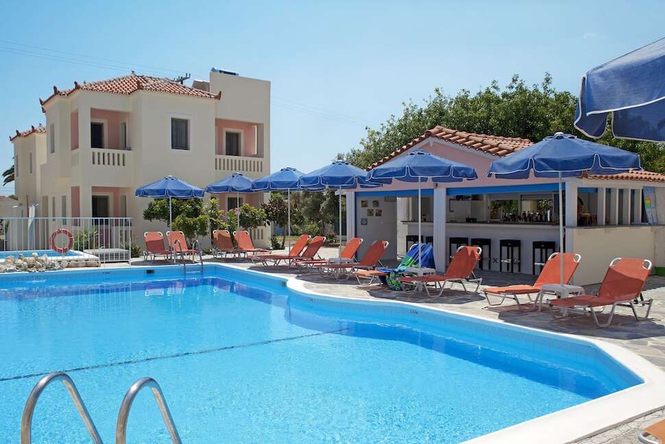Ein Foto vom Pool im Aphrodite Hotel & Suites