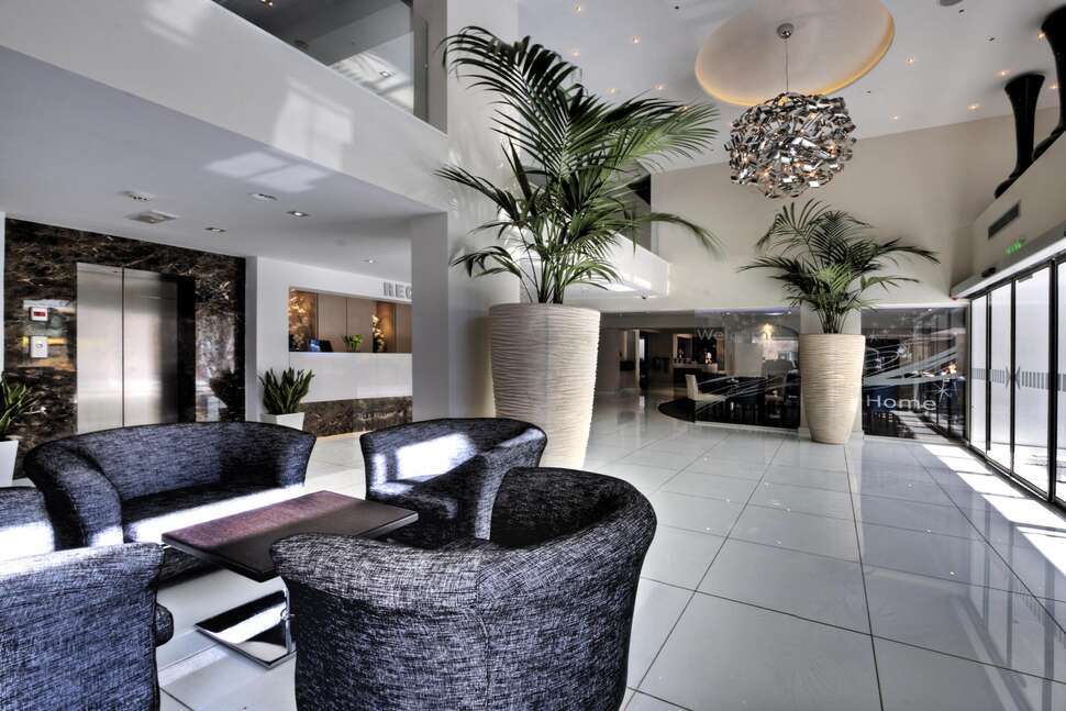 Een foto van het interieur van Livadhiotis City Hotel
