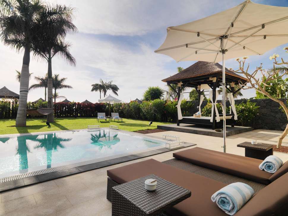 Een foto van het zwembad bij Gran Melia Palacio de Isora