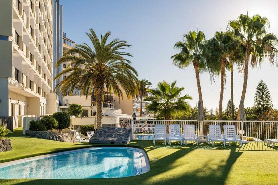 Een foto van het zwembad bij Hotel New Folias