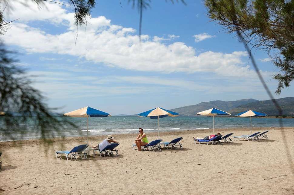 Een foto van het strand bij Hotel Kalloni Bay