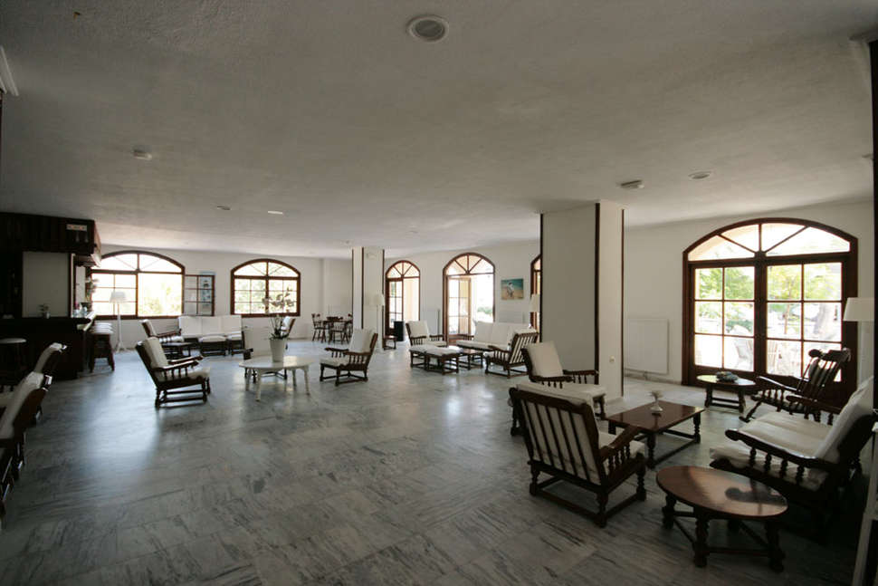 Een foto van het interieur van Theodorou Beach Hotel
