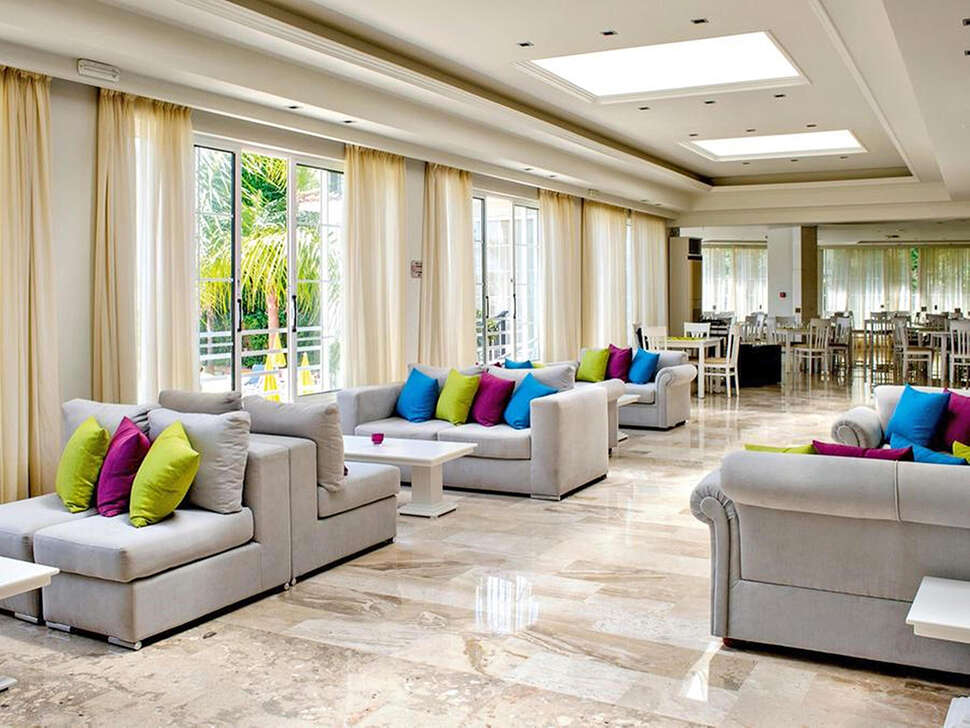 Een foto van het interieur van Margarita Hotel