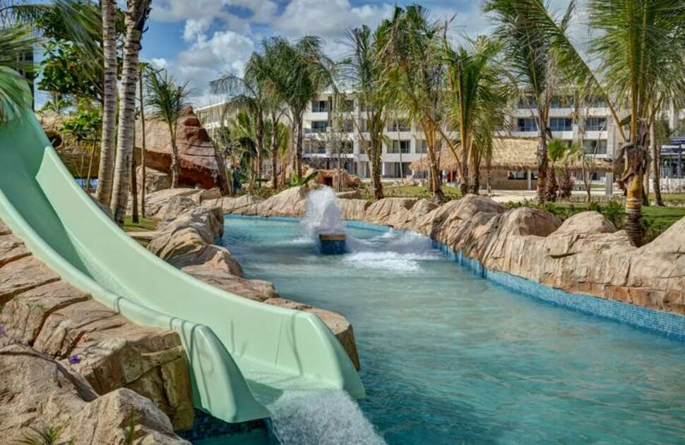 Een foto van het zwembad bij Royalton Bavaro