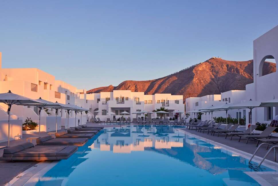 Een foto van het zwembad bij Aqua Blue Hotel