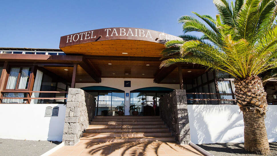 Een foto van de buitenkant van Hotel Tabaiba Center