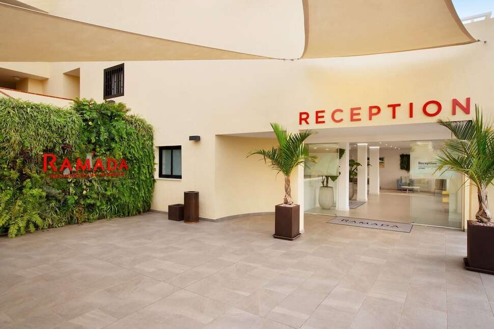 Ein Foto von der Außenansicht des Ramada Residences by Wyndham Costa Adeje