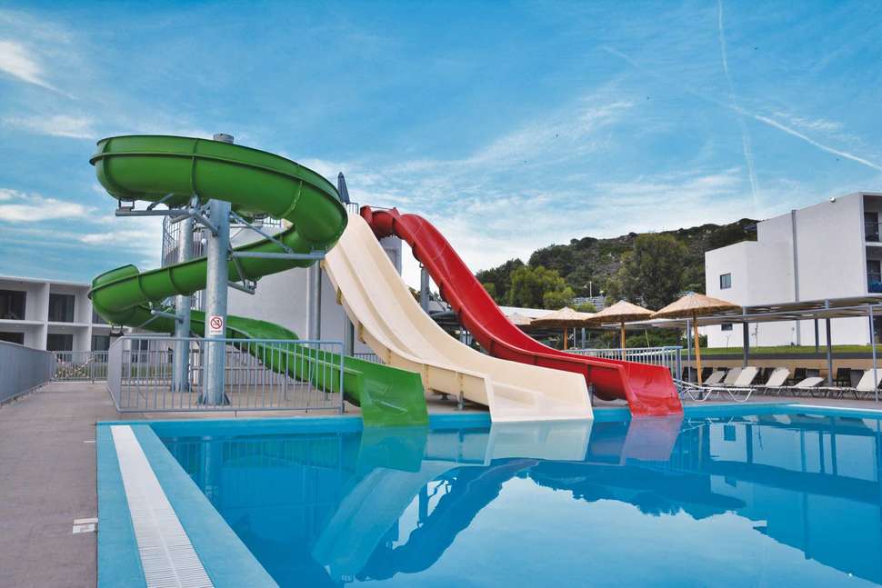 Een foto van het zwembad bij Evita Resort