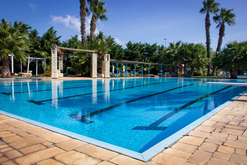 Ein Foto vom Pool im Unahotels Regina Bari