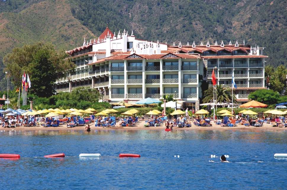 Een foto van de buitenkant van Hotel Marti La Perla