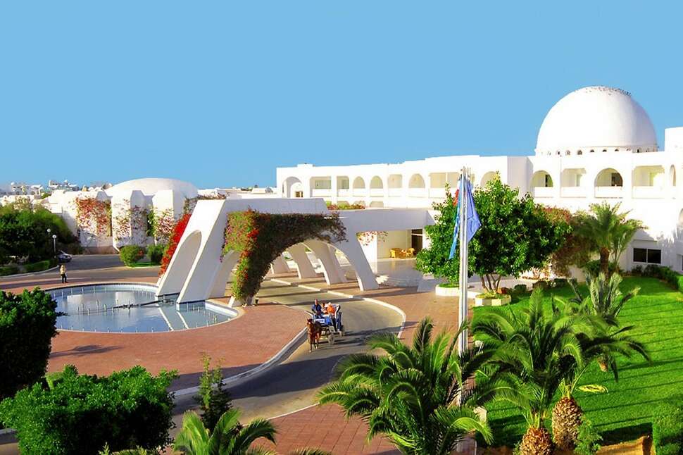 Een foto van de buitenkant van Djerba Plaza Thalasso & Spa