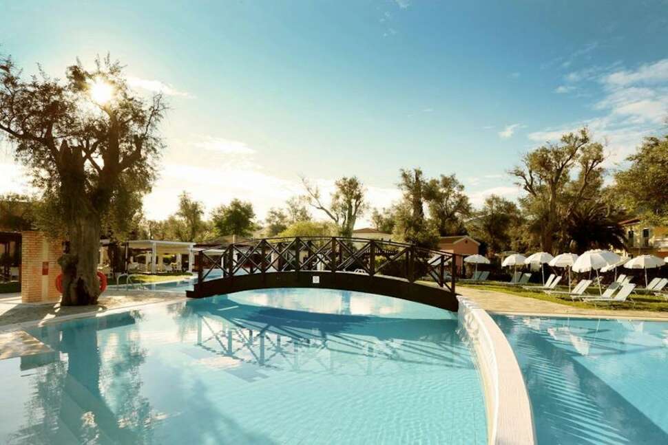 Een foto van het zwembad bij Sentido Apollo Palace