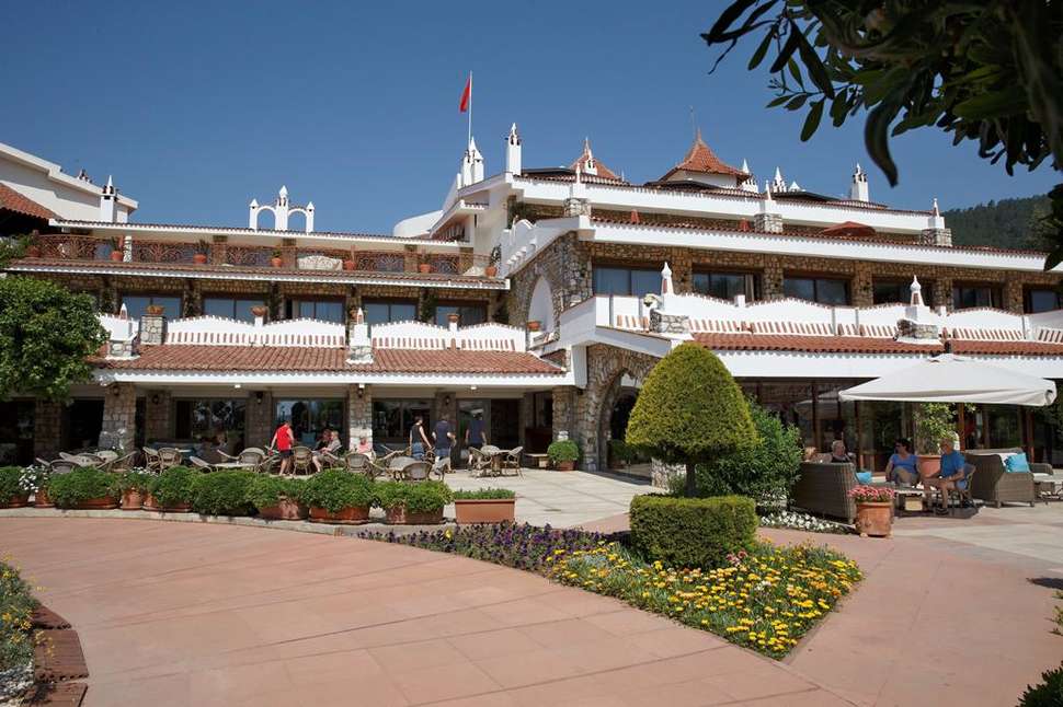 Een foto van de buitenkant van Marti Resort