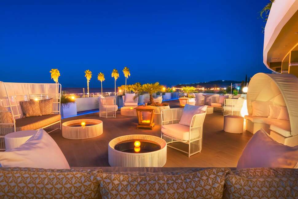 Ein Foto von der Terrasse im Olympic Palace Hotel