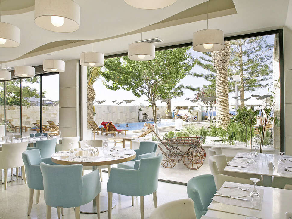 Een foto van de faciliteiten bij Hotel Astir Beach