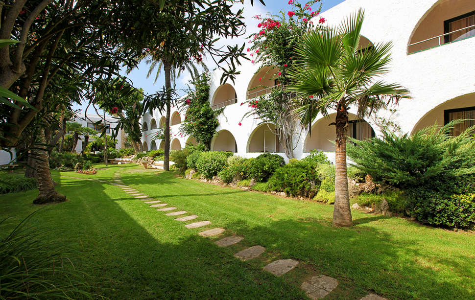 Een foto van het terras bij AluaSoul Menorca