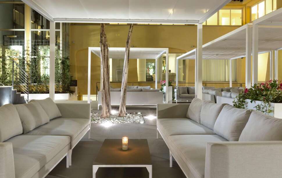Een foto van het terras bij San Teodoro Hotel