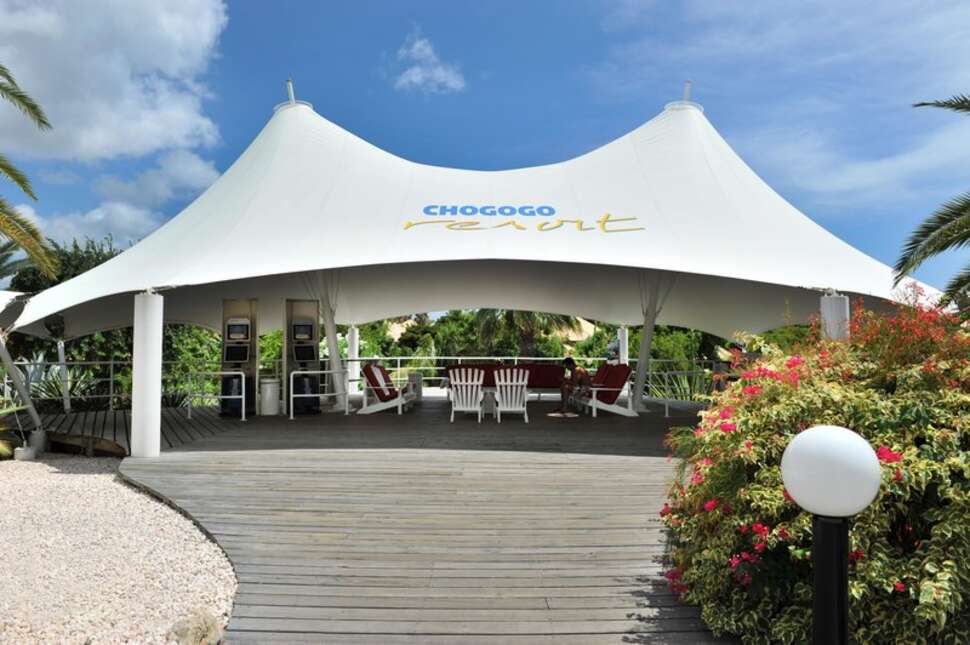 Een foto van het terras bij Time to Smile Chogogo Dive & Beach Resort Curacao