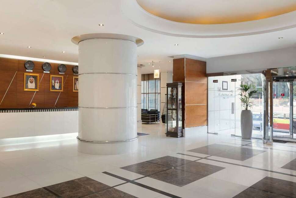 Een foto van het interieur van Golden Sands Hotel Sharjah