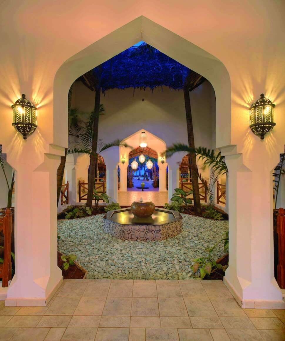 Ein Foto Bluebay Beach Resort & Spa