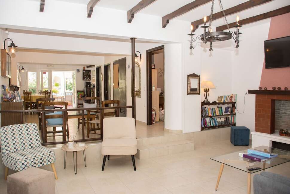 Een foto van het interieur van Kri Kri Village