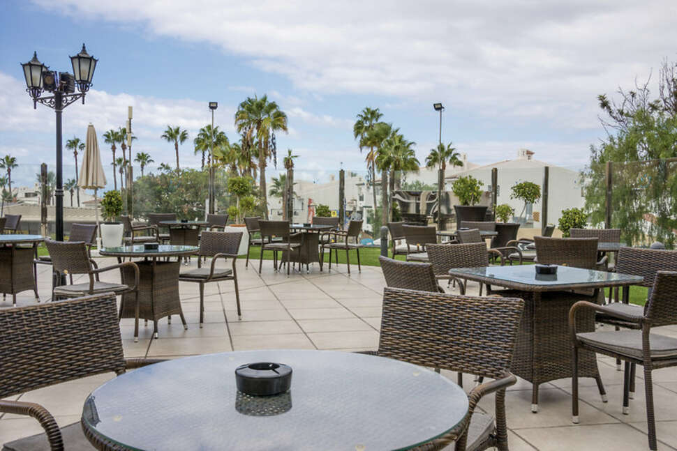 Een foto van het terras bij Hovima Santa Maria
