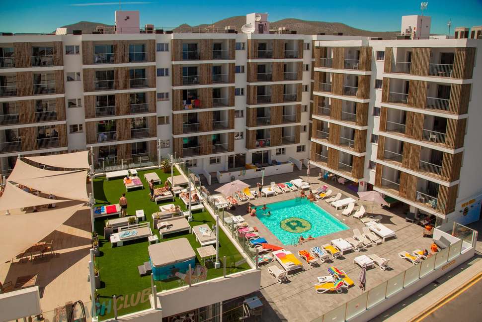 Ein Foto vom Pool im Ryans Ibiza Apartments