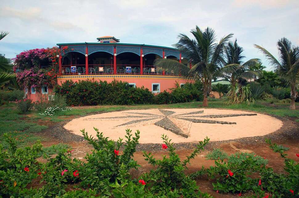 Een foto van de buitenkant van VOI Vila Do Farol Resort