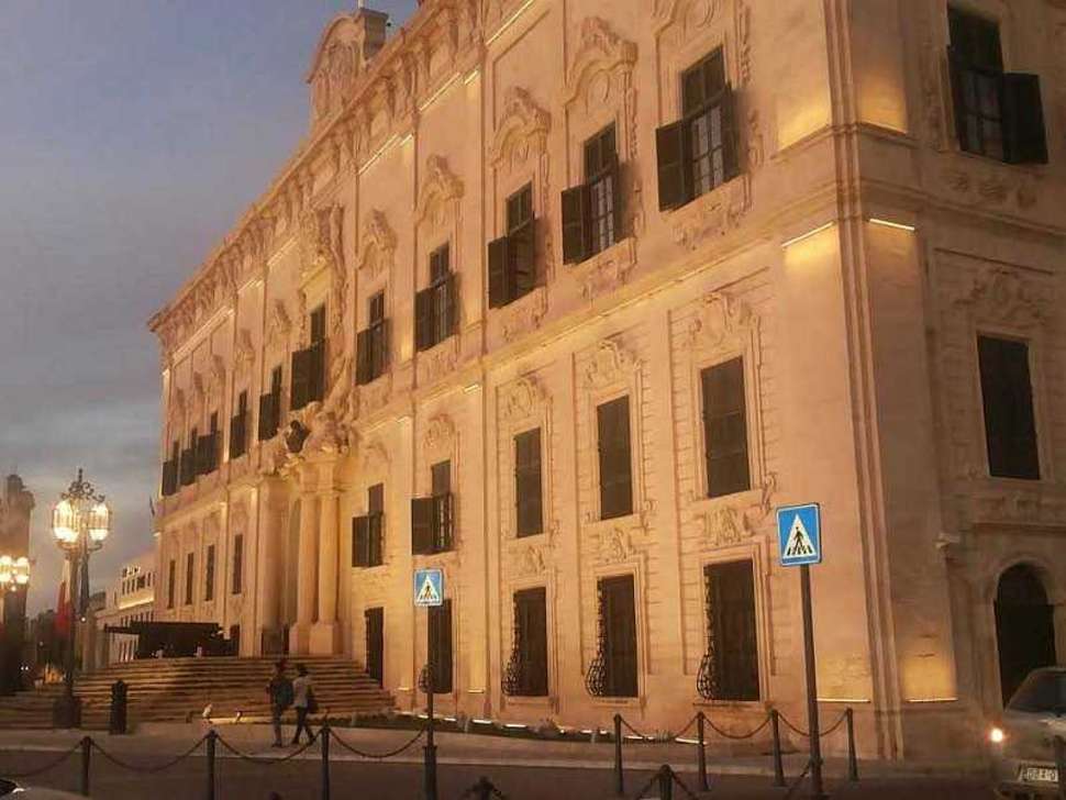 Een foto van de buitenkant van Castille Hotel