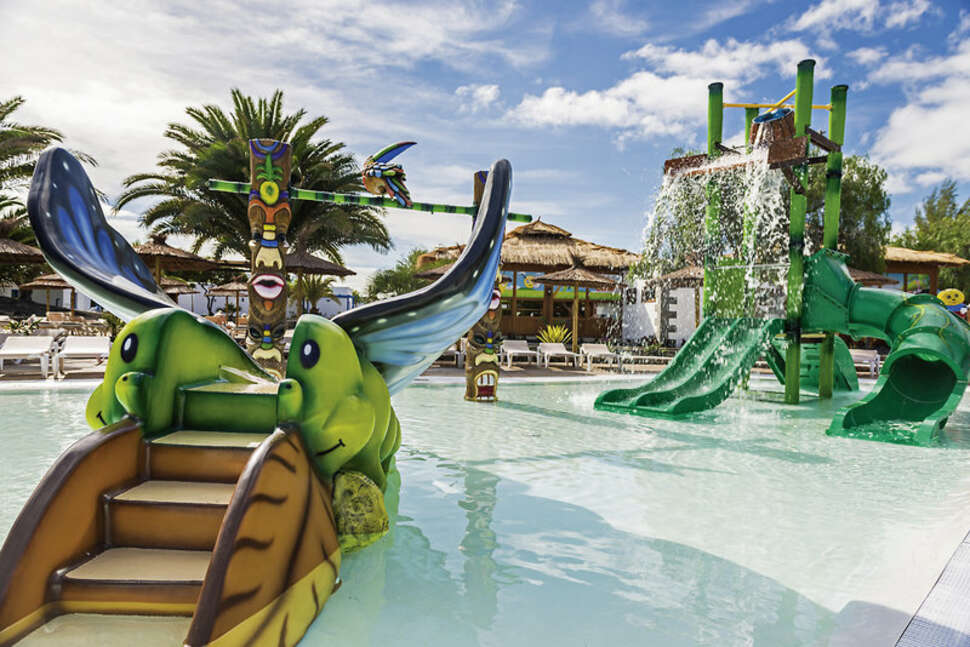 Een foto van het zwembad bij Elba Lanzarote Royal Village Resort