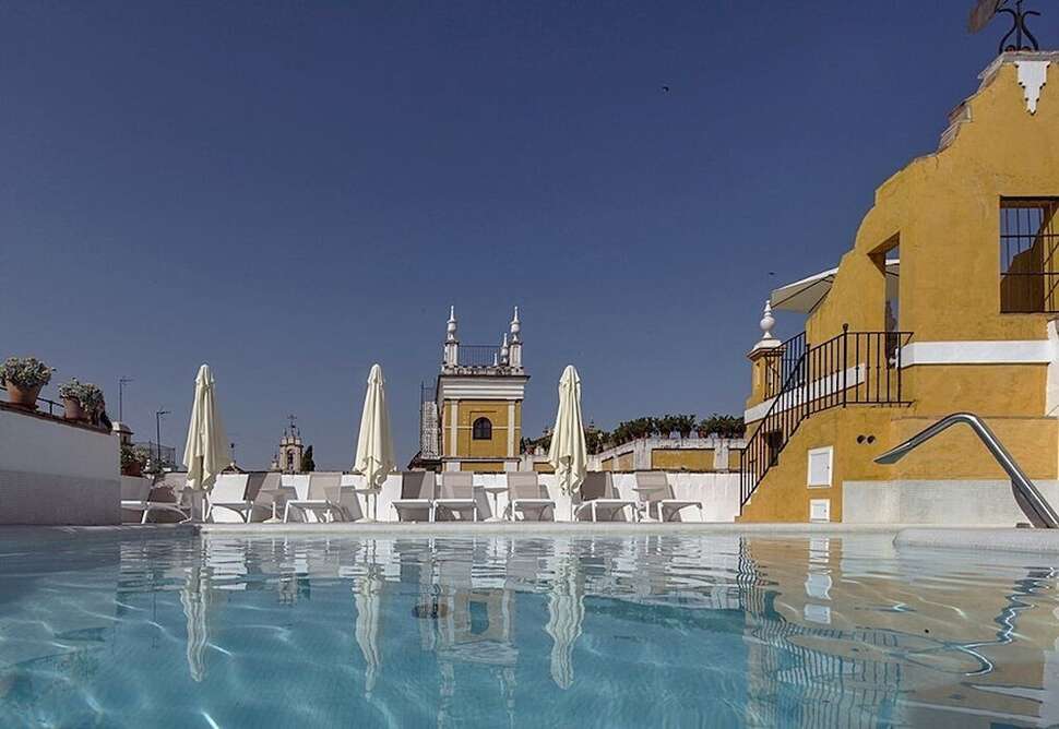 Een foto van het zwembad bij Hotel Las Casas de la Juderia
