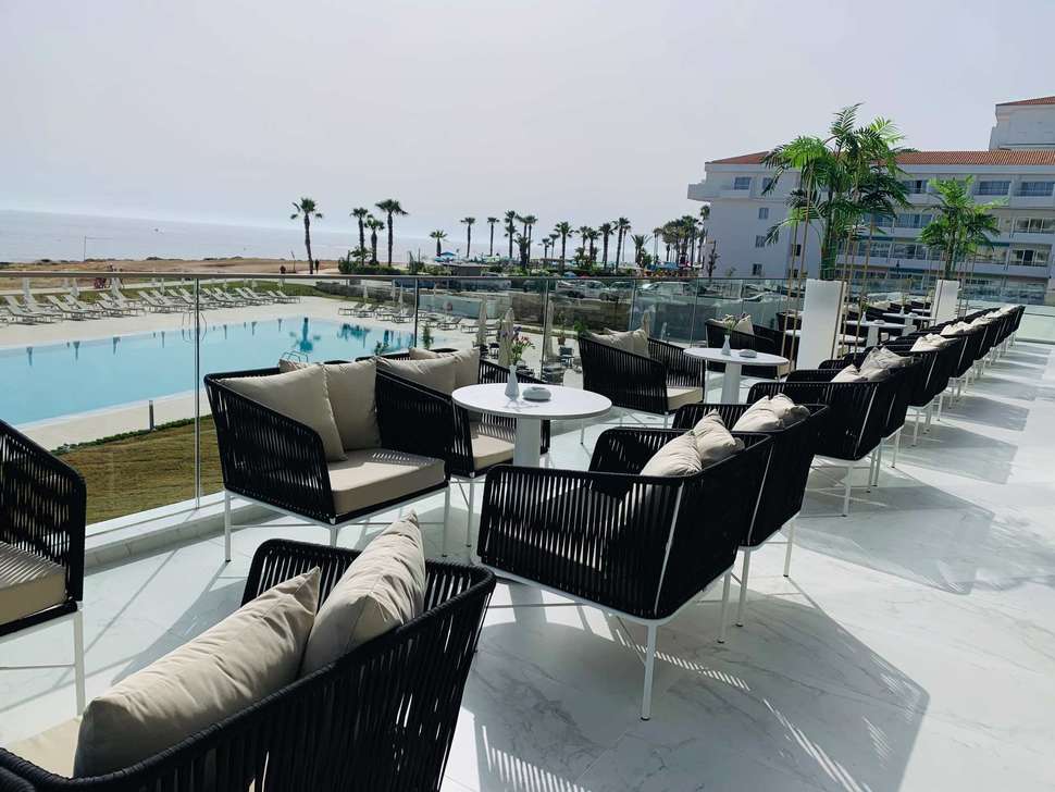 Een foto van het terras bij Ivi Mare Hotel