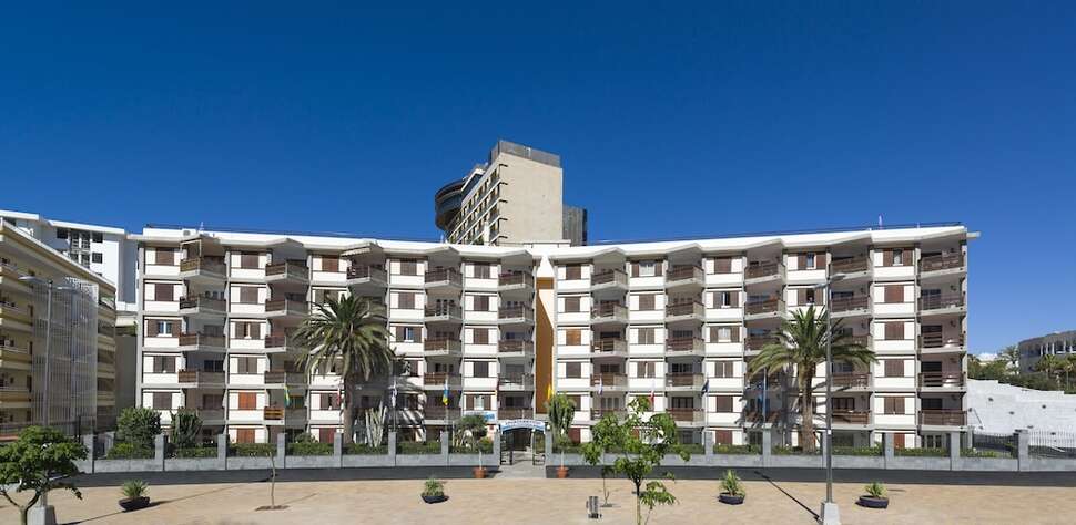 Ein Foto von der Außenansicht des Las Gondolas Apartments