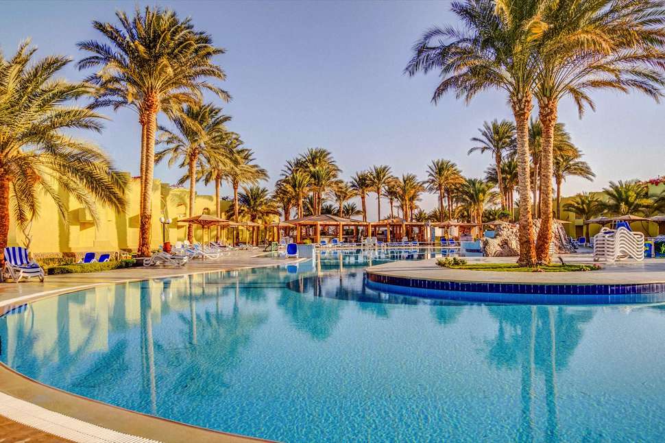 Ein Foto vom Pool im Palm Beach Resort