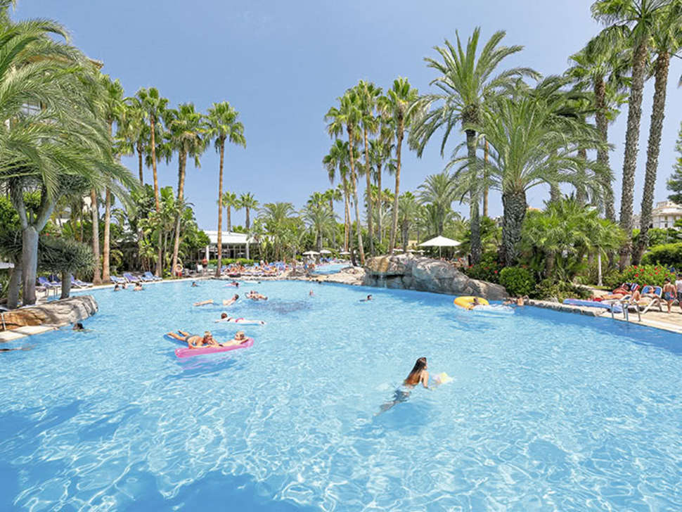 Een foto van het zwembad bij Allsun Hotel Estrella & Coral de Mar