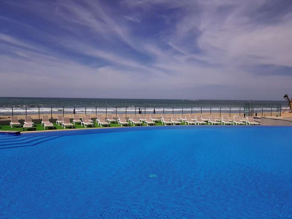 Een foto van het zwembad bij African Princess Beach Hotel