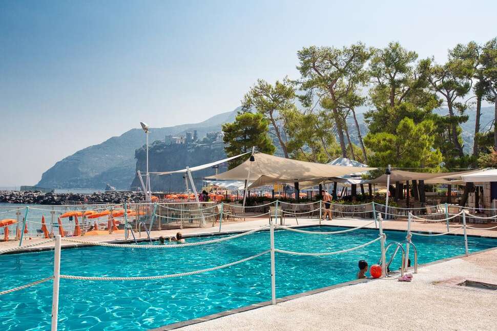 Ein Foto vom Pool im Hotel & Apartments Le Axidie