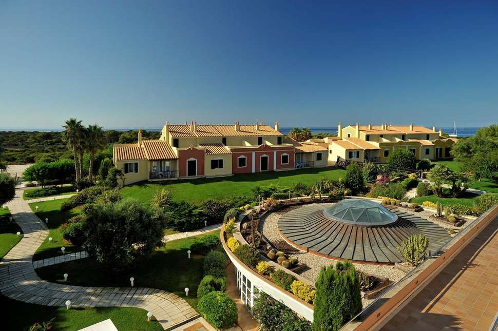 Ein Foto von der Außenansicht des Grupotel Playa Club