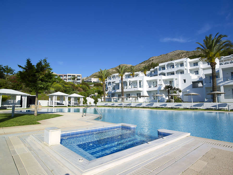 Een foto van het zwembad bij Dimitra Beach Hotel & Suites