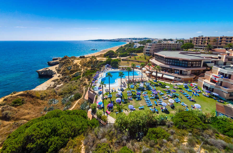 Een foto van de buitenkant van Auramar Beach Resort