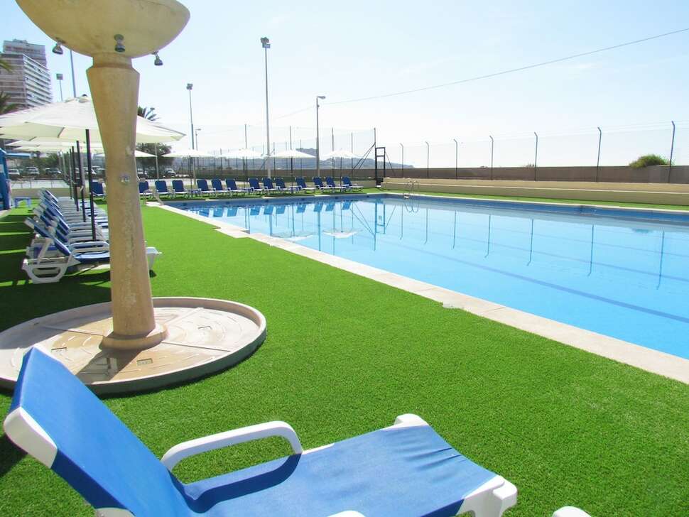 Een foto van het zwembad bij Albahia Alicante