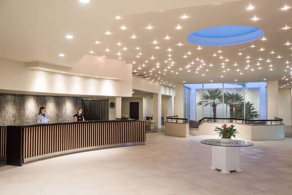 Een foto van het interieur van Annabelle Beach Resort