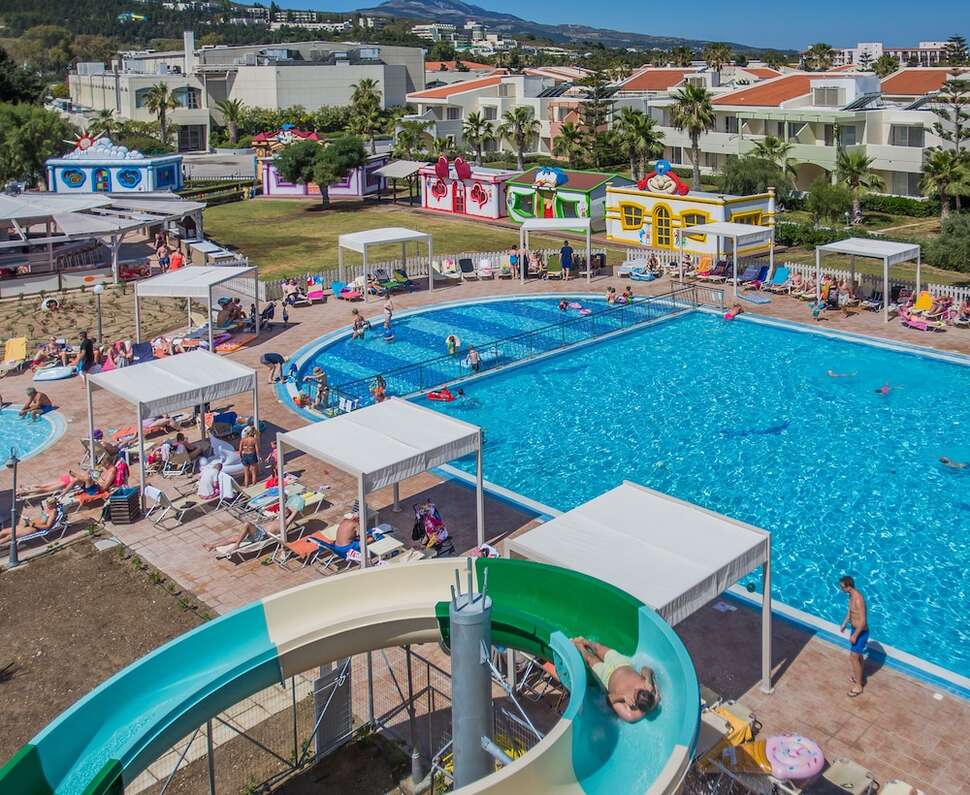 Een foto van het zwembad bij Kipriotis Village Resort