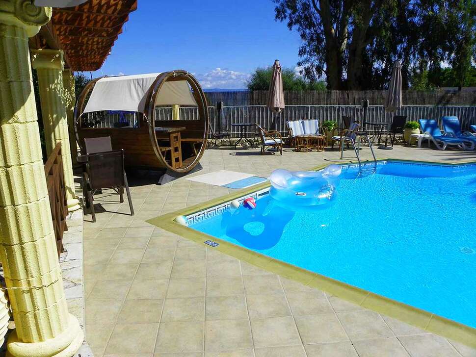 Ein Foto vom Pool im Mirabelle Hotel